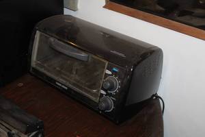 lot 1179 image: Black & Decker Toaster Oven