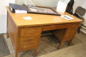 lot 1175 image: Wood Office Desk