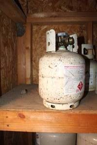 lot 1183 image: Propane Tank 5-lb (Full)