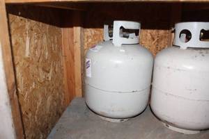 lot 1186 image: Propane Tank 20-lb (Full)
