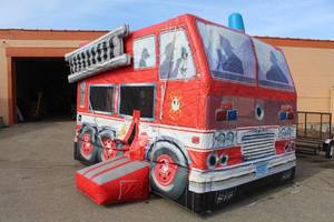 lot 938 image: Fire Truck Bounce House 10x13x9-12