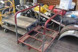 lot 1525 image: Utility Cart 39x28x34