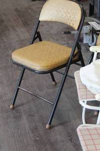 lot 1554 image: Lot of (8) Metal Padded Folding Banquet Chairs 18x20x31