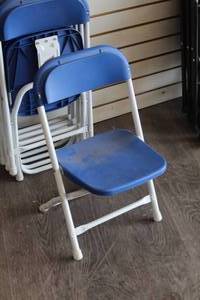 lot 1556 image: Lot of (5) Childrens Folding Chairs 13x12x21