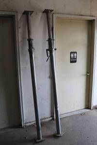lot 1516 image: Lot of (2) Shoring Posts 8000-lbs