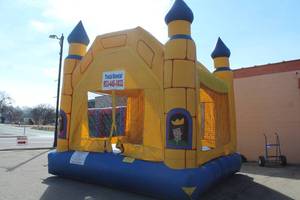 lot 942 image: Space Walk Interactive LLC Castle Bounce House 15x15