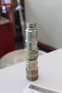 lot 1520 image: Skid Loader Hydraulic Line Adapter