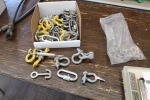 lot 1577 image: Misc Screw Pin Anchor Shackles, Couplers, Hooks