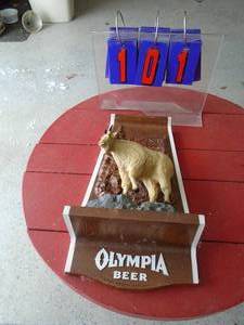 Olympia mountain goat wall hanger. Very nice condition. As shown.
