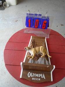 Olympia mountain lion wall hanger. Very nice condition. As shown.