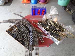 Qty of 2 flats of HO tracks. Flat are full. As shown.