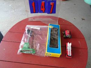 Lionel signal light & 153-3 & ahm alco rs-2. As shown.