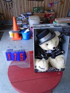 Collector bear from 2000. As shown.