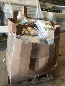 70 Individual Item Count - Macys Department Store Bedding, Curatins, Rods & Bath Pallet