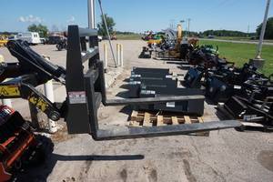 Brand New CID Brand Toro, Dingo, Boxer Mini Skid Universal Mount Pallet Fork Attachment