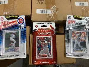 ASSORTED BASEBALL CARDS