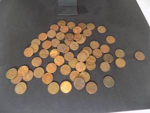 62 - Current Pennies, 2 - Bicentennial Quarters, 1 - Quarter Cant Read Date