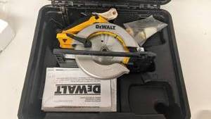 lot 119 image: Wireless Dewalt Circular Saw