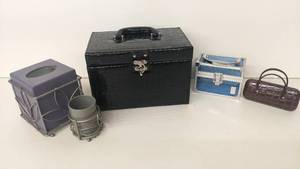 lot 192 image: Makeup Box - Dresser tissue and Brush holder - fashionable eyeglass holder - Blue clear box