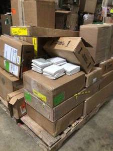 Mixed Pallet of Flooring Various Sizes and conditions please review all pictures