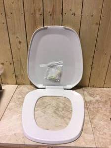 CENTOCO Eljer Emblem Round Closed Square Front Toilet Seat in White&nbsp&nbspCustomer Returns See Pictures