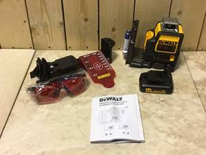 150 ft. Red Self-Leveling 2 X 360 Degree Line Laser Level with (4) AA Batteries &amp Case Customer Returns See Pictures