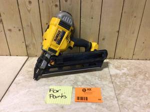 DEWALT FRAME NAILER FOR PARTS ONLY Customer Returns See Pictures