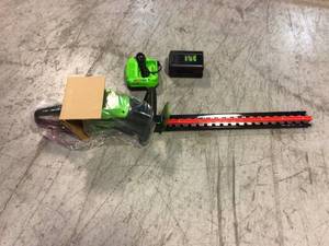 Greenworks PRO 26 in. 60V Battery Cordless Hedge Trimmer with 2.0 Ah Battery and Charger Customer Returns See Pictures