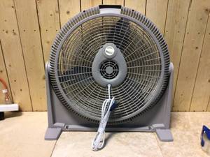 lot 42 image: Lasko 20 Air Circulator, Grey
