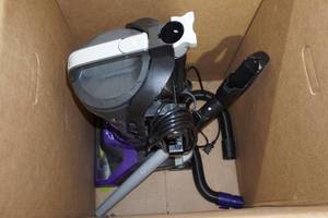 lot 129 image: Dirt Devil Endura Max XL Pet Upright Vacuum