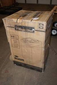 lot 225 image: Magic Chef .9 Cu Ft Compact Portable Washer