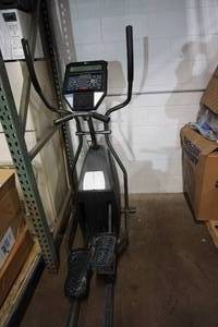 lot 224 image: Horizon RE7.6 Elliptical Machine