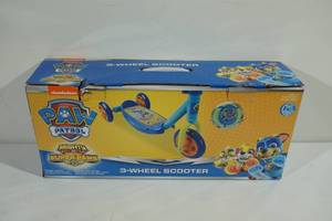 lot 6 image: NEW Paw Patrol 3 Wheel Scooter