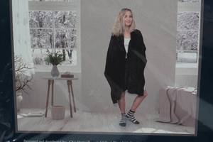 lot 48 image: NEW Chic Pedra Soft Flannel Fleece Wrap Set
