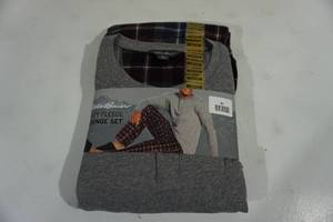 lot 61 image: NEW Eddie Bauer Cozy Fleece Lounge Set - Mens Medium