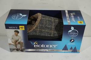 lot 52 image: NEW Isotoner Mens Memory Foam Slippers - Medium