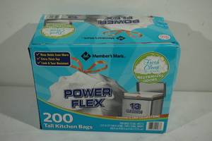 lot 77 image: Members Mark Power Flex Tall Kitchen Bags - 200 Count
