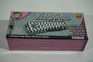 lot 84 image: NEW Street Wise Ladies Choice 21,000,000 Stun Gun with Alarm - Black