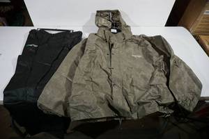 lot 96 image: NEW Frogg Toggs Lightweight Rain Suit - Mens XL
