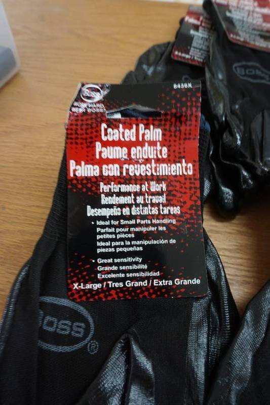 lot 12 image: work gloves