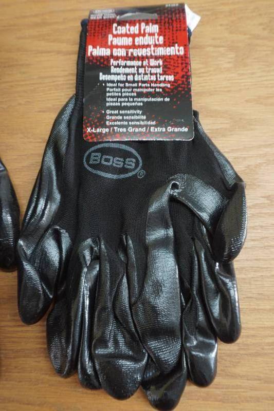 lot 14 image: work gloves