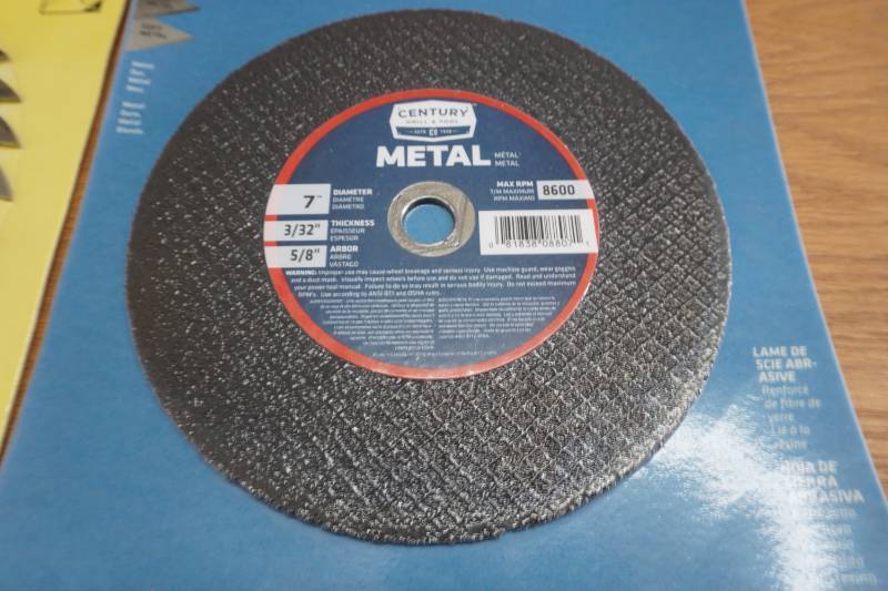 lot 45 image: 1 Century metal 7 saw blade, 1 Irw...