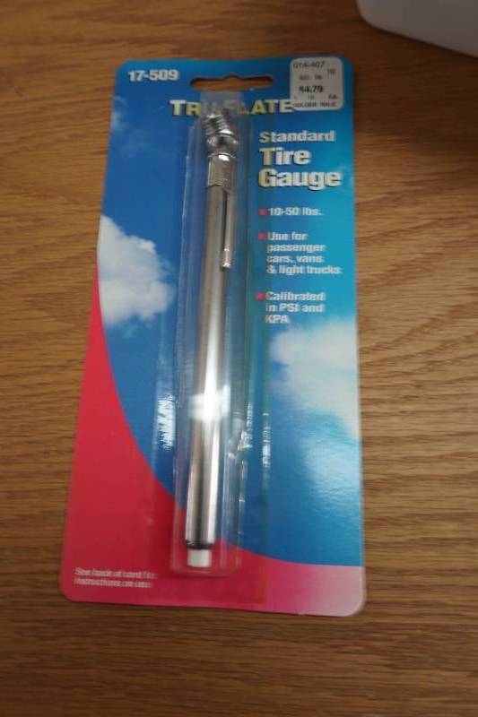 lot 59 image: tire guages