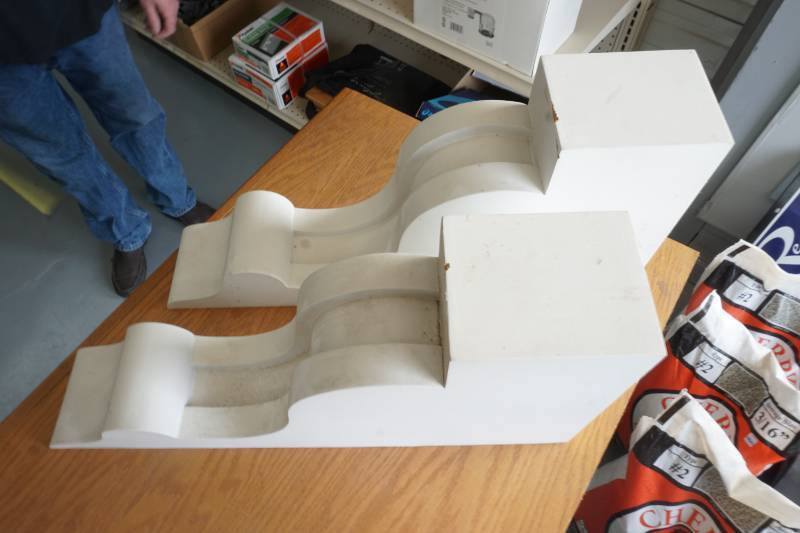 lot 78 image: decorative molding