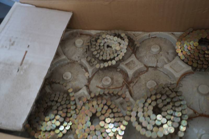 lot 431 image: rooing nails