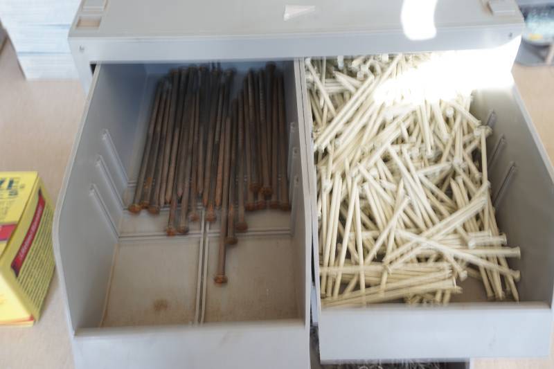 lot 440 image: bin of nails