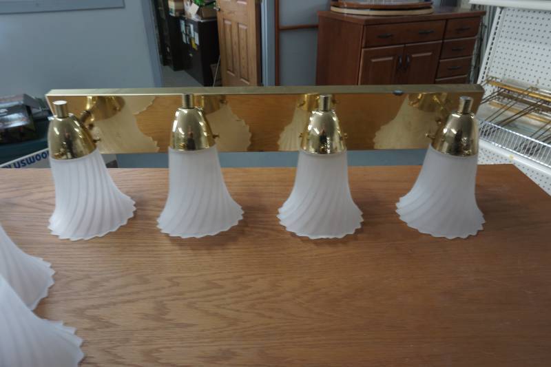 lot 474 image: light fixtures