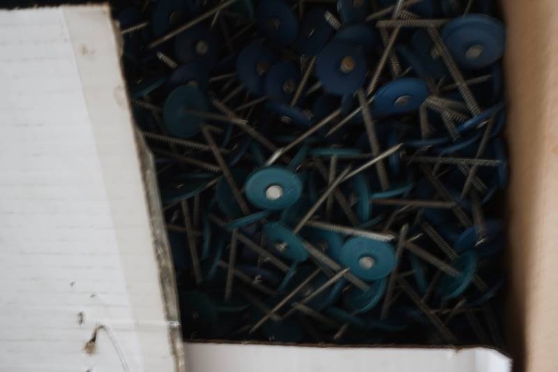 lot 487 image: plastic caps