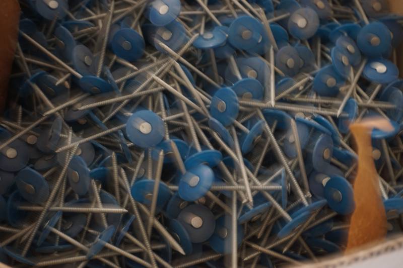 lot 489 image: plastic caps
