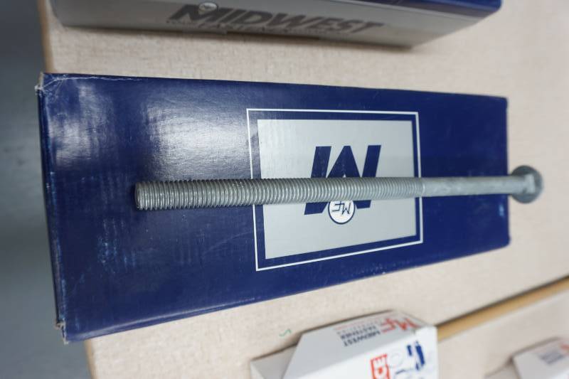 lot 553 image: carriage bolts